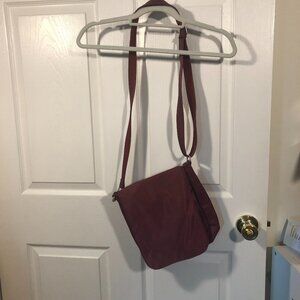 Daymakers Santa Barbara merlot red cross body travel bag